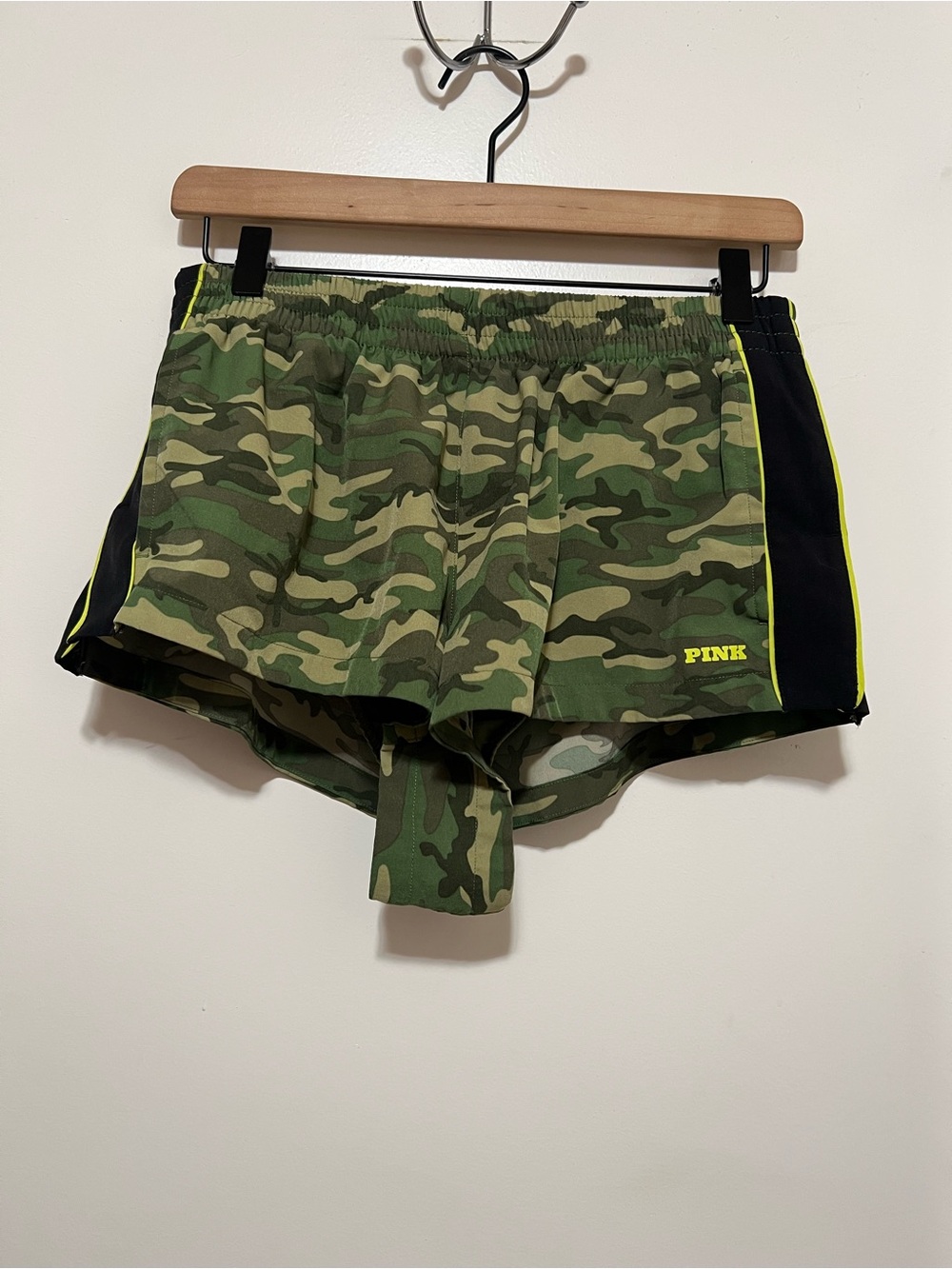 VICTORIA'S SECRET PINK SIZE M CAMOUFLAGE TECH WOMEN RETRO ACTIVE SHORTS